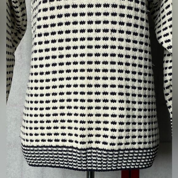 Stewart’s Vintage White & Blue Pullover Crewneck Knit Sweater (Size: Small) - Picture 10 of 12